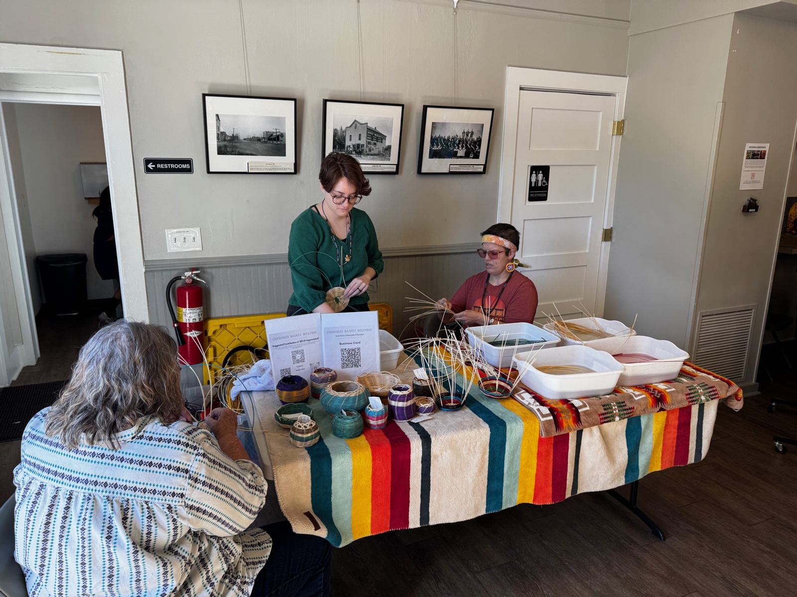 Native art market event